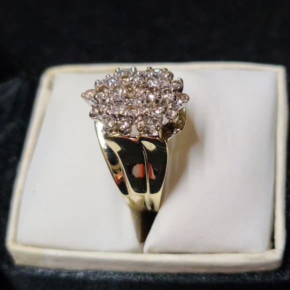 10k Women's Gold Dimond Ring - Picture 7 of 12